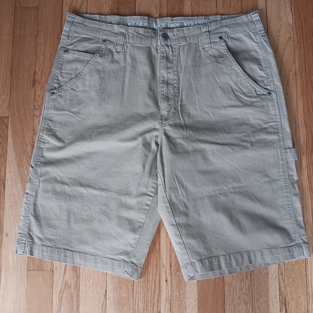 SMITH Tan Cargo Shorts with Knee-Length Design